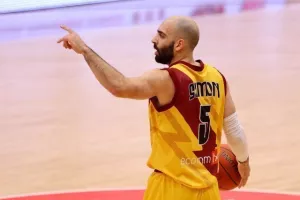 "Έπιασε" το ΑΠΟΕΛ στην κορυφή ο Κεραυνός! (φώτος) 