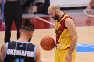"Έπιασε" το ΑΠΟΕΛ στην κορυφή ο Κεραυνός! (φώτος) 