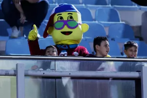 Ο κύριος Βυσσινίστας έχει λόγους να χαμογελά