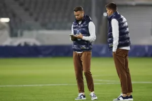 Πρώτη βόλτα με στυλ για τους παίκτες της ΑΕΛ (φώτος)