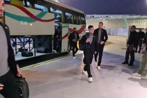Φωτορεπορτάζ - βίντεο από την άφιξη του ΑΠΟΕΛ