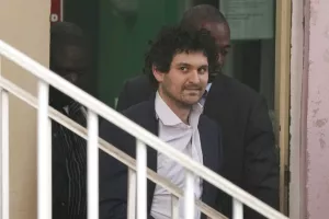 Ελεύθερος με εγγύηση 250 εκατ. ο ιδρυτής της εταιρείας κρυπτονομισμάτων FTX