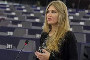 Προς καθαίρεση η Εύα Καϊλή, η Μέτσολα την παύει από τα καθήκοντα της