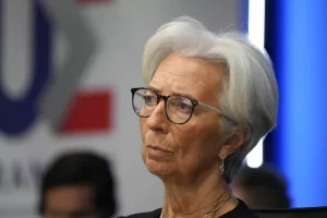 ΕΚΤ: Αύξηση 50 μονάδων βάσης στα επιτόκια του ευρώ