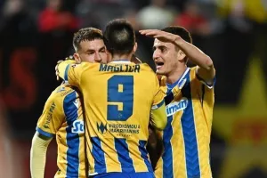 Νέα Σαλαμίνα-ΑΠΟΕΛ: Το "τρένο" του Μιλόγεβιτς πέρασε και από το "Αμμόχωστος"! (φώτος)