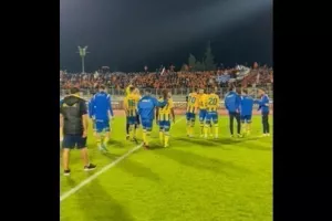 (ΒΙΝΤΕΟ με Όλε - Όλε) "Αυτά τα Χριστούγεννα κάνουμε δώρο ΑΠΟΕΛ" 