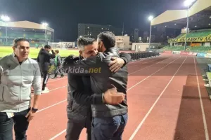 Αγκαλιασμένοι οι δυο κορυφαίοι προπονητές της σύγχρονης... ΑΕΛ! (φώτος)