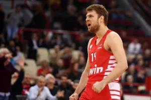 Η νέα μαγική MVP εμφάνιση του Βεζένκοφ κόντρα στη Φενέρ