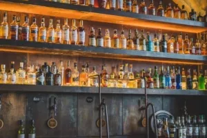 Ιρλανδός ιδιοκτήτης αρνήθηκε να πουλήσει σε πελάτη κόκα κόλα επειδή η παμπ του «είναι μόνο για πότες»