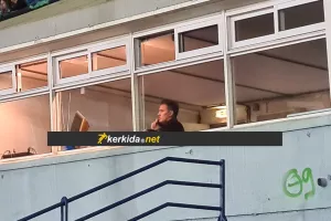 Από τα θεωρεία o Σπιλέφσκι (φώτος)