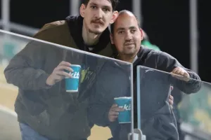 (Φωτορεπορτάζ) Ο κόσμος στην "ΑΡΕΝΑ"