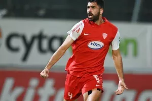 Νέα Σαλαμίνα - Καρμιώτισσα: "Ερυθρόλευκο" τρίποντο με ανατροπή!