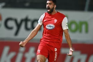 Νέα Σαλαμίνα - Καρμιώτισσα: "Ερυθρόλευκο" τρίποντο με ανατροπή!
