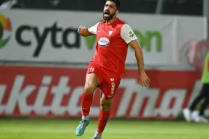 Νέα Σαλαμίνα - Καρμιώτισσα: "Ερυθρόλευκο" τρίποντο με ανατροπή!