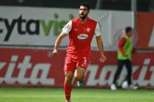 Νέα Σαλαμίνα - Καρμιώτισσα: "Ερυθρόλευκο" τρίποντο με ανατροπή!