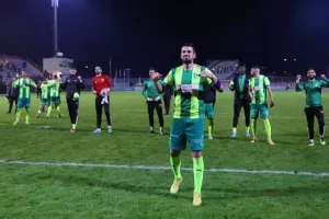 Νέα Σαλαμίνα - ΑΕΚ: Καθάρισε σε πέντε λεπτά και έπιασε κορυφή