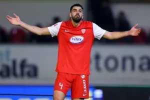 Νέα Σαλαμίνα - ΑΕΚ: Καθάρισε σε πέντε λεπτά και έπιασε κορυφή