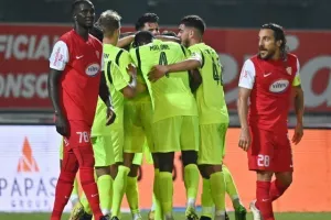 Νέα Σαλαμίνα - Καρμιώτισσα: "Ερυθρόλευκο" τρίποντο με ανατροπή!