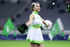 Με πυροτεχνήματα και cheerleaders η ιστορική πρεμιέρα του Άρη (φώτος & βίντεο)