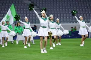 Με πυροτεχνήματα και cheerleaders η ιστορική πρεμιέρα του Άρη (φώτος & βίντεο)