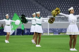 Με πυροτεχνήματα και cheerleaders η ιστορική πρεμιέρα του Άρη (φώτος & βίντεο)