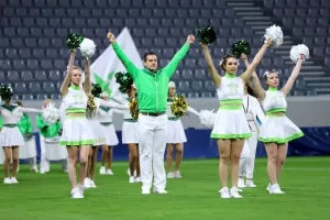 Με πυροτεχνήματα και cheerleaders η ιστορική πρεμιέρα του Άρη (φώτος & βίντεο)