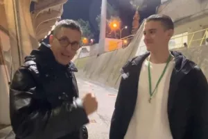 Never surrender ο ένας, fight ο άλλος!