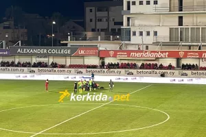 Αποχώρησε με φορείο ο Τρισκόφσκι - Πρόβλημα στην μέση