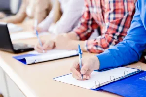 Ρεπορτάζ offsite/Καθηγήτρια διέρρευσε θέματα λίγο πριν τις εξετάσεις