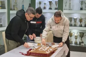 Κοπή βασιλόπιτας με... τυχερό  τον Ζευκή (φώτος)
