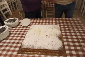 Koπή Βασιλόπιτας με... τυχερό Χούτρη (φώτος)