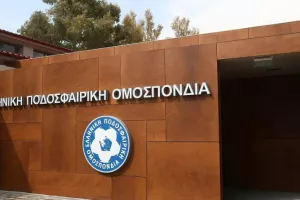 «Δεν θα διεξάγονται αγώνες στα ερασιτεχνικά πρωταθλήματα αν δεν υπάρχει απινιδωτής στο γήπεδο»