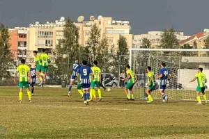 Nίκη για ΑΠΟΕΛ, ισόπαλη η ΑΕΚ (Νέοι)