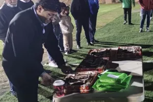 Το κόψιμο της βασιλόπιτας με Βαγγέλη και Μάκη (Φώτος)