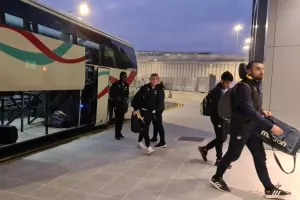 Στο γήπεδο η αποστολή του ΑΠΟΕΛ (βίντεο/φώτος)