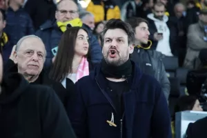 Εκλεκτές παρουσίες στις εξέδρες της OPAP Arena (φώτος)