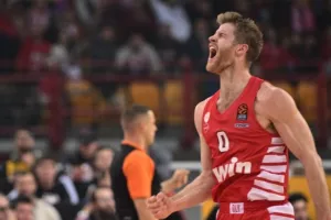 Ολυμπιακός: Της άλλαξε τα φώτα και... νίκη κορυφής! (Βίντεο)