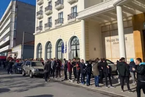 Ολυμπιακός: "Κοσμοσυρροή" από νωρίς για ένα εισιτήριο στον Βόλο