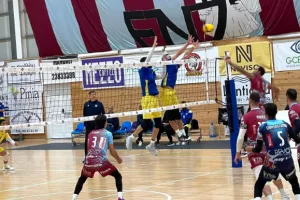 "Γαλαζοκίτρινο" διπλό μέσα στο Παραλίμνι