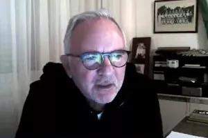 Απολαυστικός Κωστάκης Κωνσταντίνου με... ατακάρες στο Super Monday!
