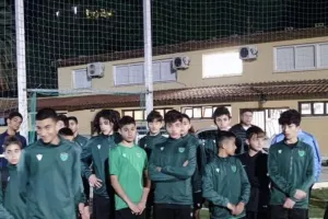 Το κόψιμο της βασιλόπιτας με Βαγγέλη και Μάκη (Φώτος)