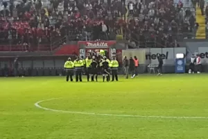 Κεκλεισμένων σε Σαλαμίνα