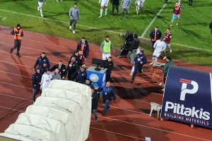 ΕΝΠ - Πάφος FC: Ένταση στην φυσούνα μετά το τέλος του αγώνα (φώτος)