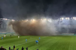 Συγκινητική στιγμή - Μαύρα καπνογόνα στο 78΄ εις μνήμη του Χαμπή Ευρυπίδου (βίντεο/φώτος)