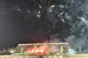 Με... πυρσούς και πυροτεχνήματα στο πρώτο του 2023 (φώτος/βίντεο)