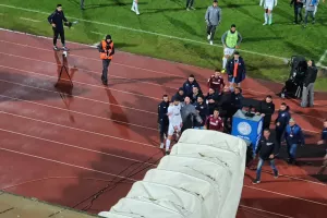 ΕΝΠ - Πάφος FC: Ένταση στην φυσούνα μετά το τέλος του αγώνα (φώτος)