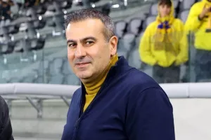 "Μέσα" ο Τσέρνιτς, υπογραφές με Μεντόσα, επόμενη μεταγραφή ο στόπερ (Επίσημη ΑΕΛ)