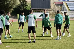 Φώτα... στο γήπεδο η ΑΕΚ 