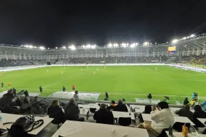 Σχεδόν 6 χιλιάδες