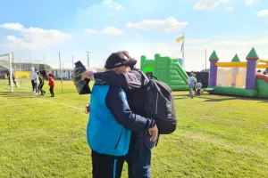 Θερμός εναγκαλισμός πριν την σέντρα 